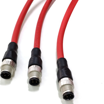 Un cable con conector masculino codificado CC-Link blindado